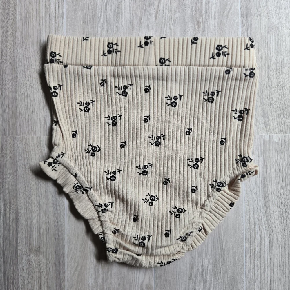 Baby Girl Ribbed 2Pc Floral Set Neutral Bodysuit & Ruffle Bloomer 9-12M Outfit